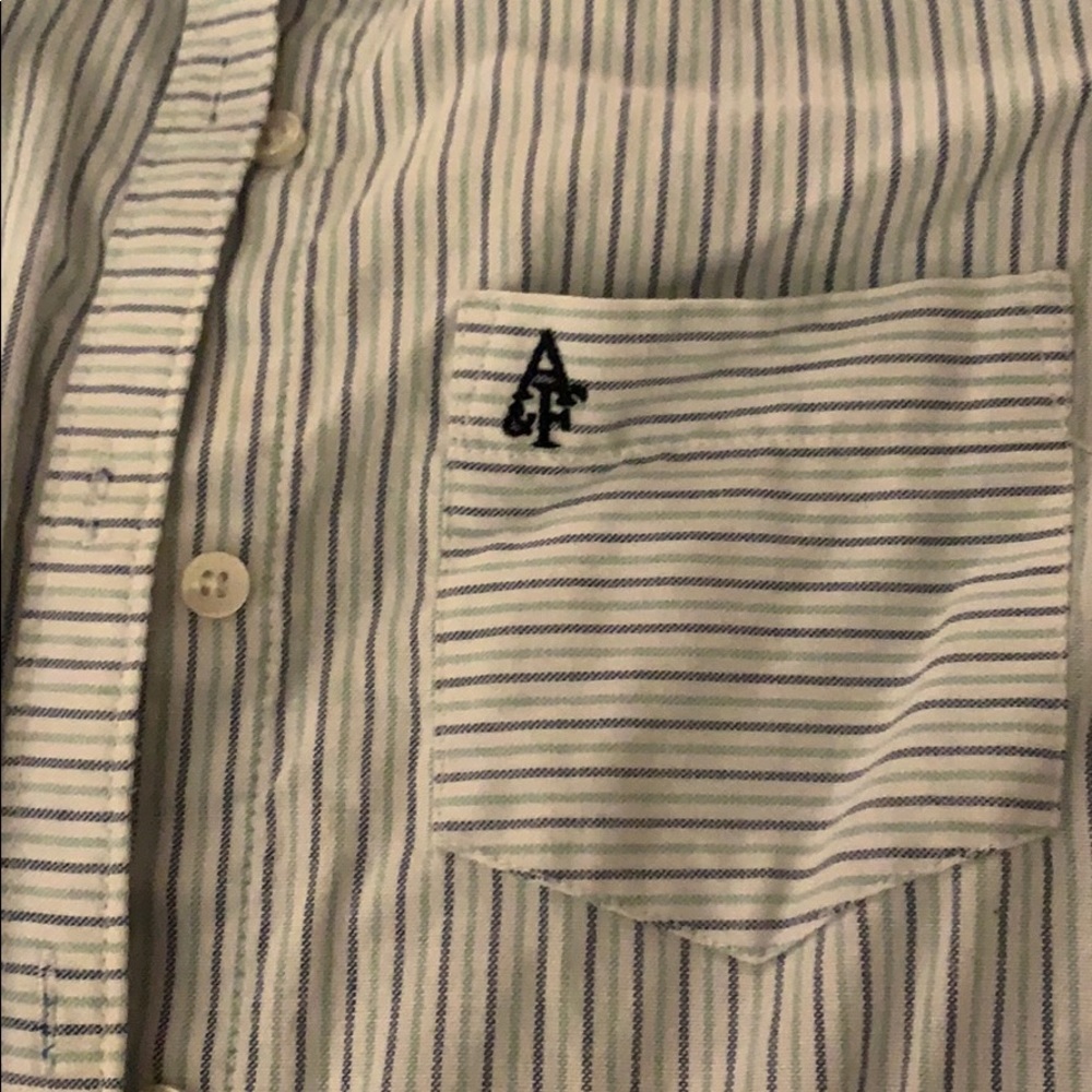 Button down - Picture 2 of 3